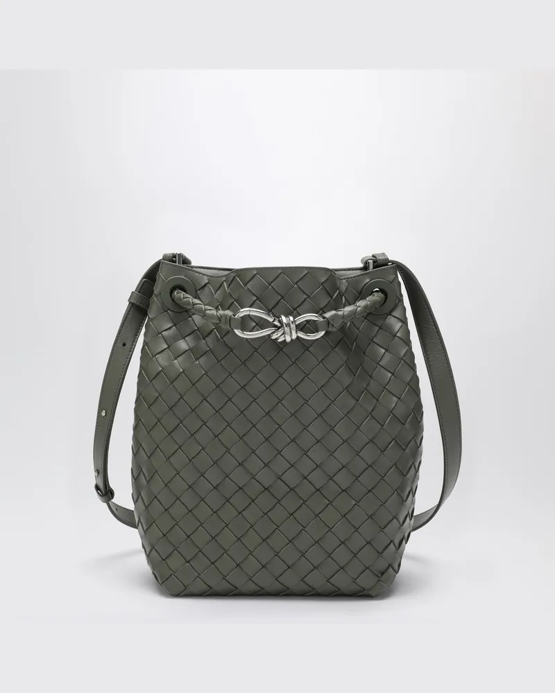 Bottega Veneta Kleine Andiamo Bucket Tasche in Pickle Intrecciato Grün