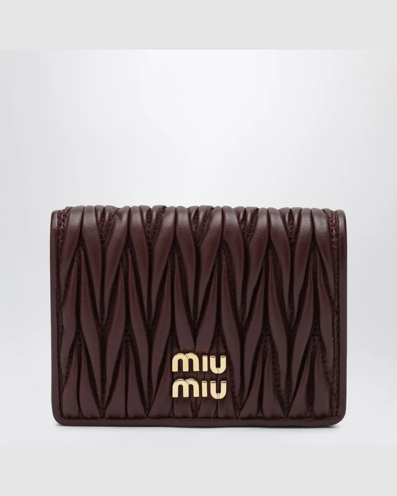Miu Miu Kompaktes Portemonnaie aus Matelassé-Nappaleder, Bordeaux Burgundy