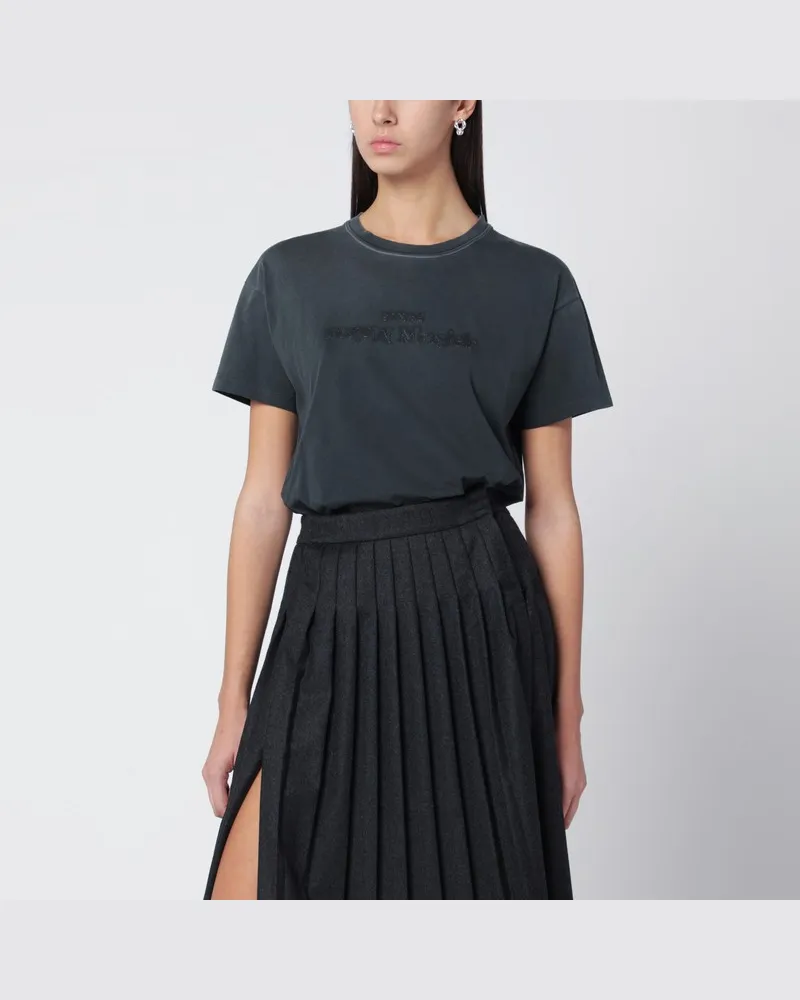 Maison Margiela Schwarzes T-Shirt aus Baumwolle in ausgewaschener Optik mit umgekehrtem Logo Grau