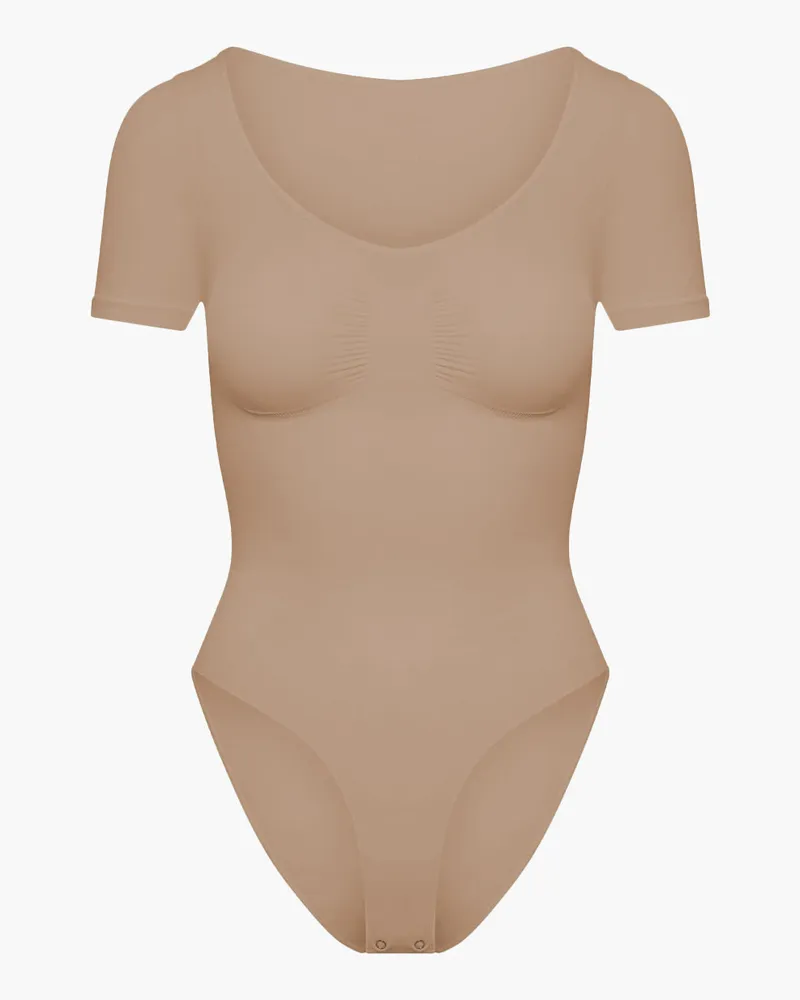 creamy fabrics T-Shirt Bodysuit Sculpting Shapewear mit Slip - Beige / 4XL 