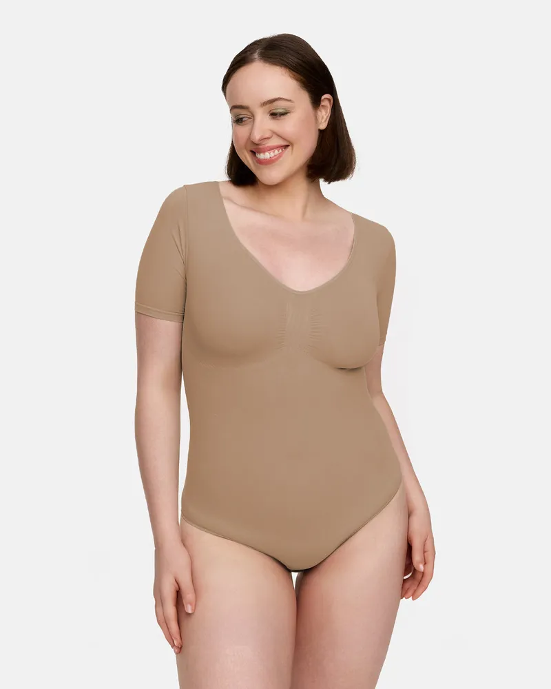 creamy fabrics T-Shirt Bodysuit Sculpting Shapewear mit String - Beige / S 