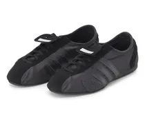 Sneaker im Material-Mix