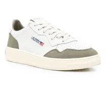 Medalist Low Sneaker — White