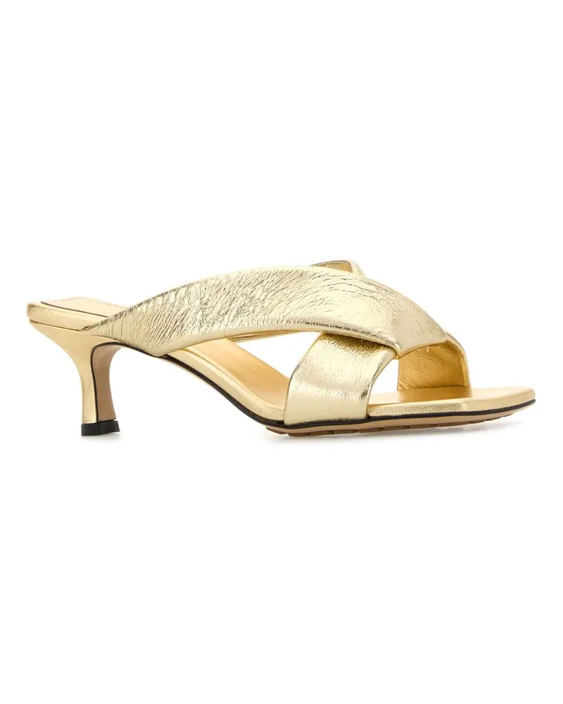Bottega Veneta Women's Gold Leather Niva Mules Medallion Sandali Sandal Gold