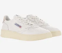 Medalist Low Sneaker — White