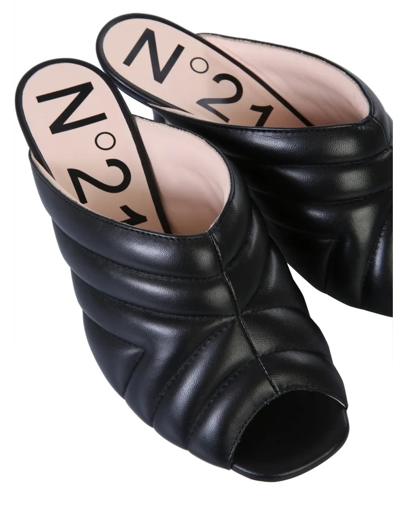 N° 21 Chevron Pattern Lamb Leather Mule — Black Black