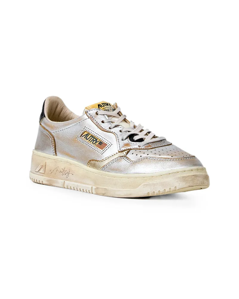 AUTRY Metallic Leather Low-Top Sneaker — Silver 
