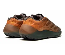 700 V3 Sneakers — Brown