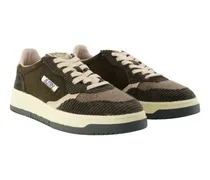 Medalist Low Sneaker — Brown