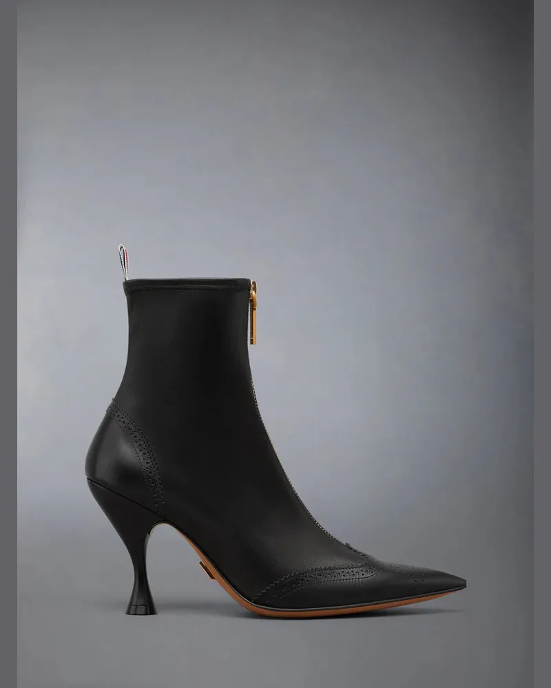 Thom Browne Women's Bottine Wingtip À Talon Courbe Rond 90mm En Veau Lisse Black Boot Black