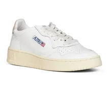 Medalist Low Sneaker — White