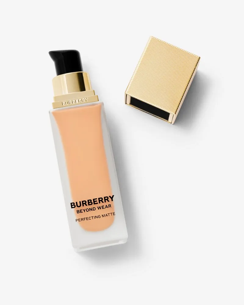 Burberry Beyond Wear Perfecting Matte Foundation - 45 Light Warm 