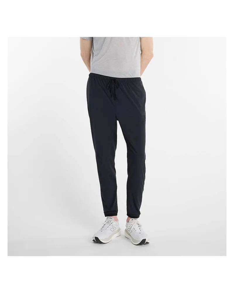 New Balance Herren Jogginghose RC ESSENTIAL JOGGER Schwarz