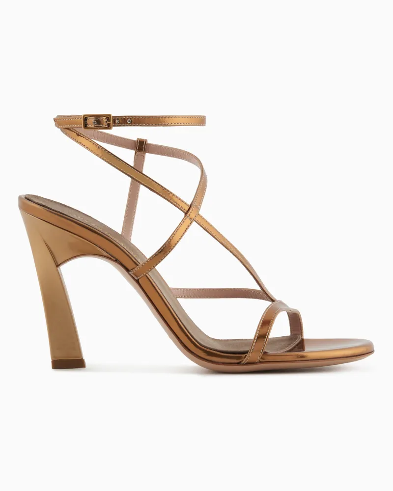 Emporio Armani Überkreuzte Sandalen aus Leder mit überzogenem Absatz Goldfarben