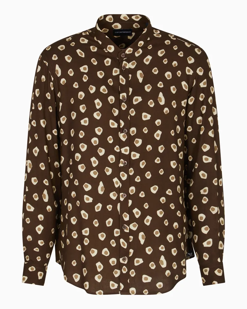 Emporio Armani Hemd mit Grandad-Kragen, gefertigt aus fließendem Stoff mit großem Tiermuster-Print Braun