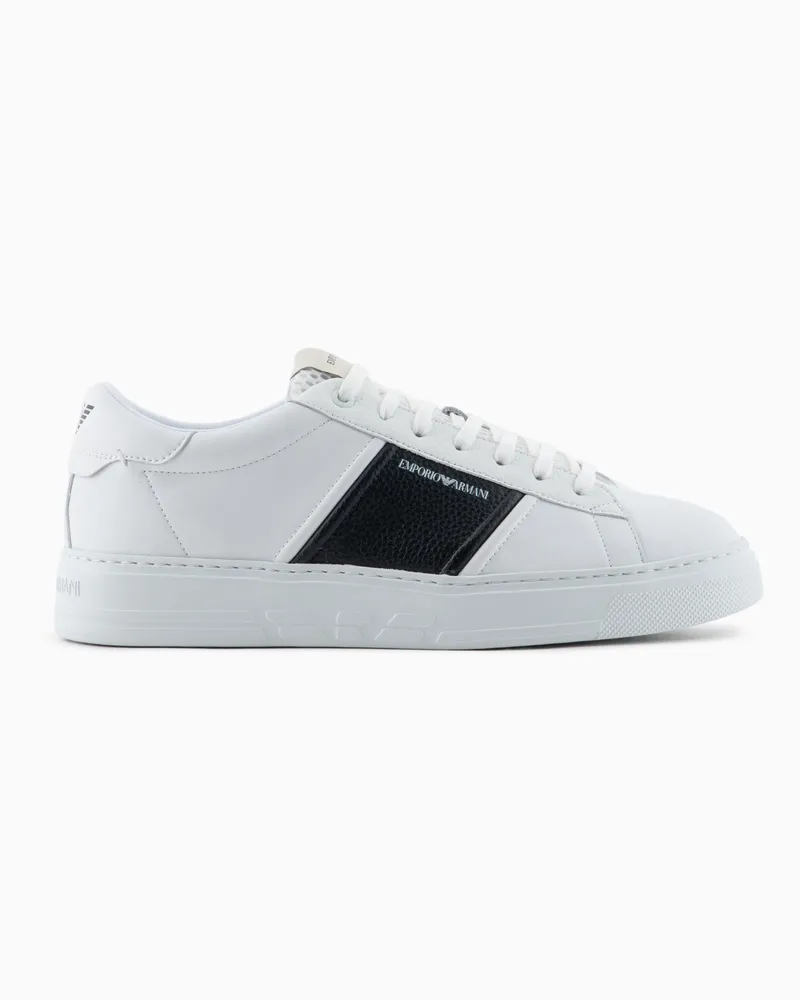 Emporio Armani Sneaker aus Leder mit Logoprägung und einer Gummisohle Marineblau