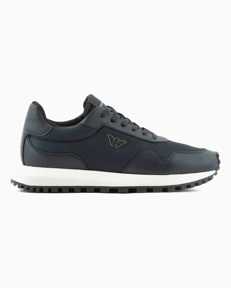 Emporio Armani ASV Sneaker aus recyceltem Nylon, mit Details aus wiederaufbereitetem Saffiano Marineblau