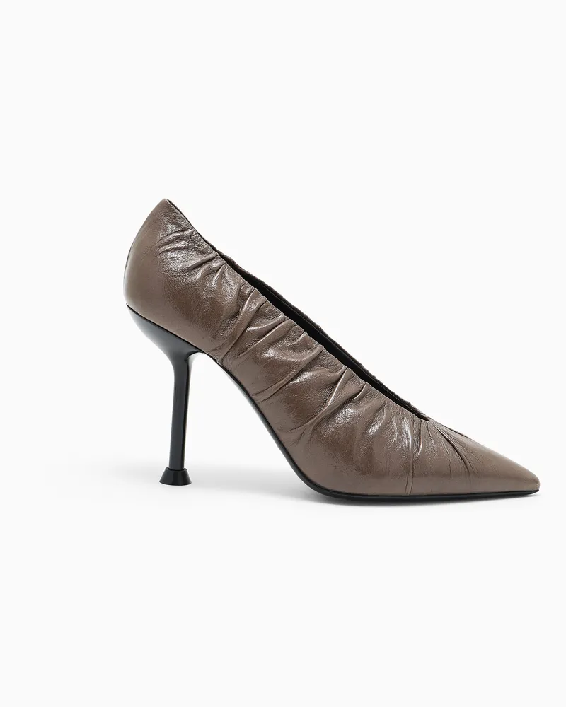 Emporio Armani Spitz zulaufende Pumps aus Leder mit gerafftem Design Braun