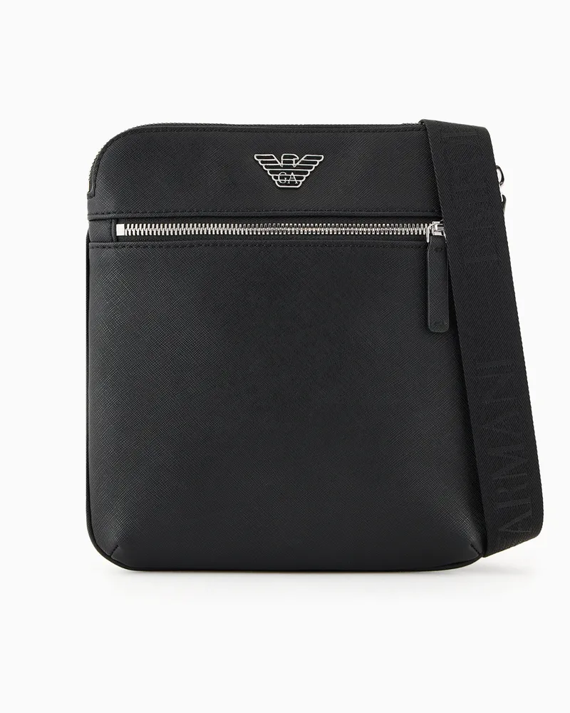 Emporio Armani Flacher Schulterriemen aus aufbereitetem Saffianleder mit ASV-Adler-Plakette Schwarz