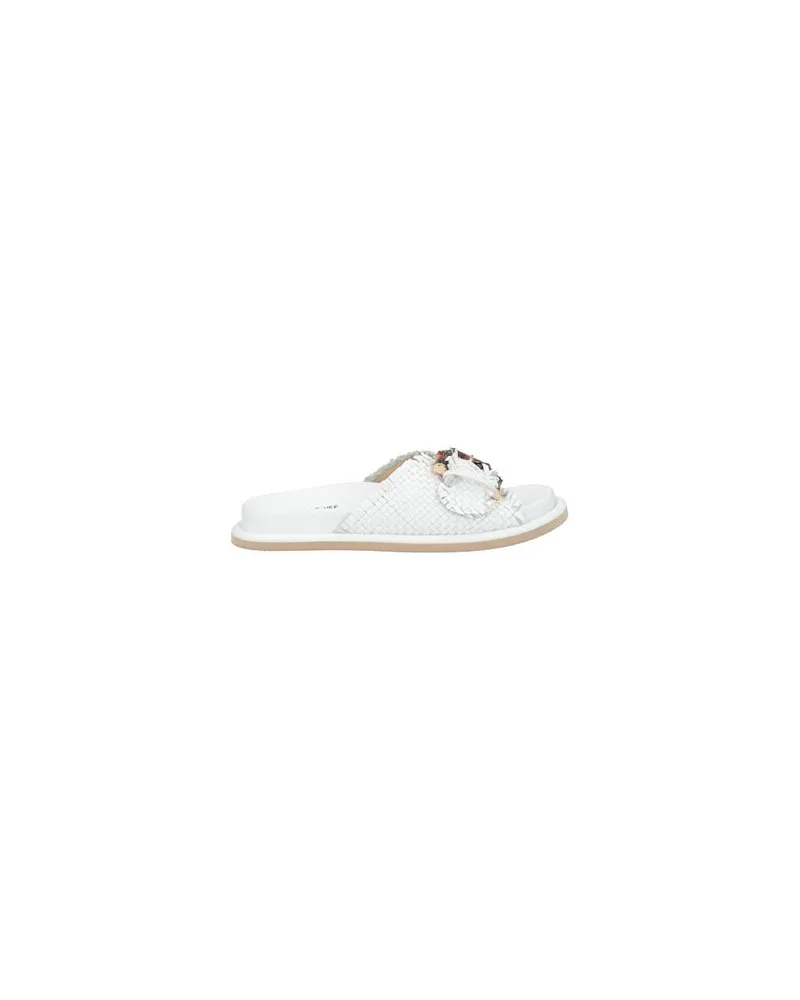 Emanuelle Vee SCHUHE - Sandalenauf YOOX.COM Weiß