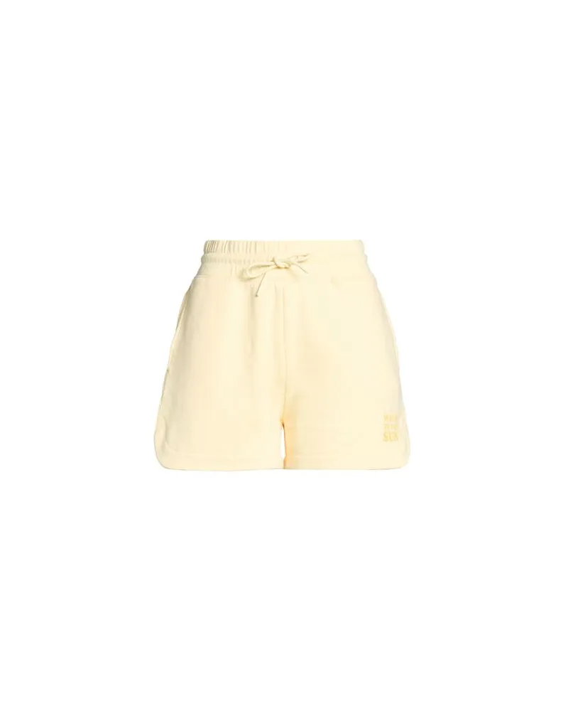Sandro HOSEN & RÖCKE - Shorts & Bermudashortsauf YOOX.COM Gelb