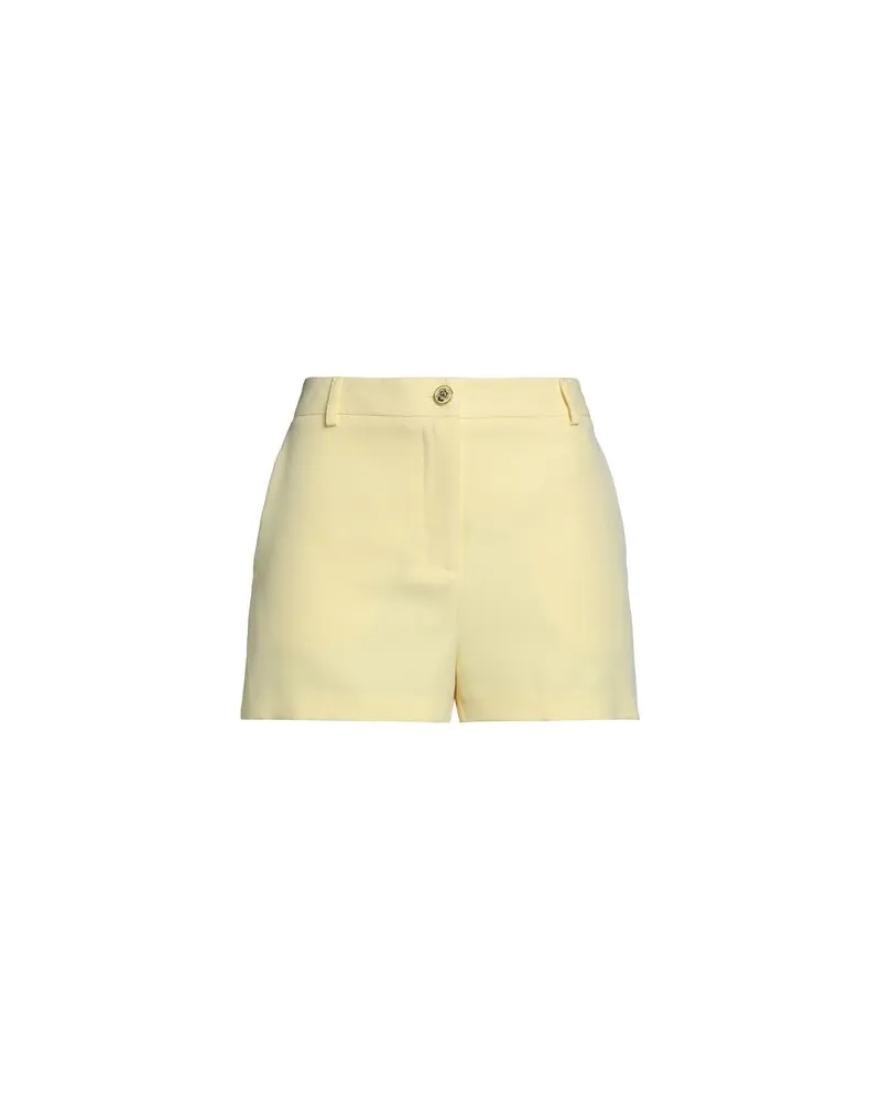 Blumarine HOSEN & RÖCKE - Shorts & Bermudashortsauf YOOX.COM Pastellgelb