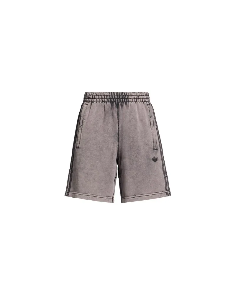adidas HOSEN & RÖCKE - Shorts & Bermudashortsauf YOOX.COM Braungrau