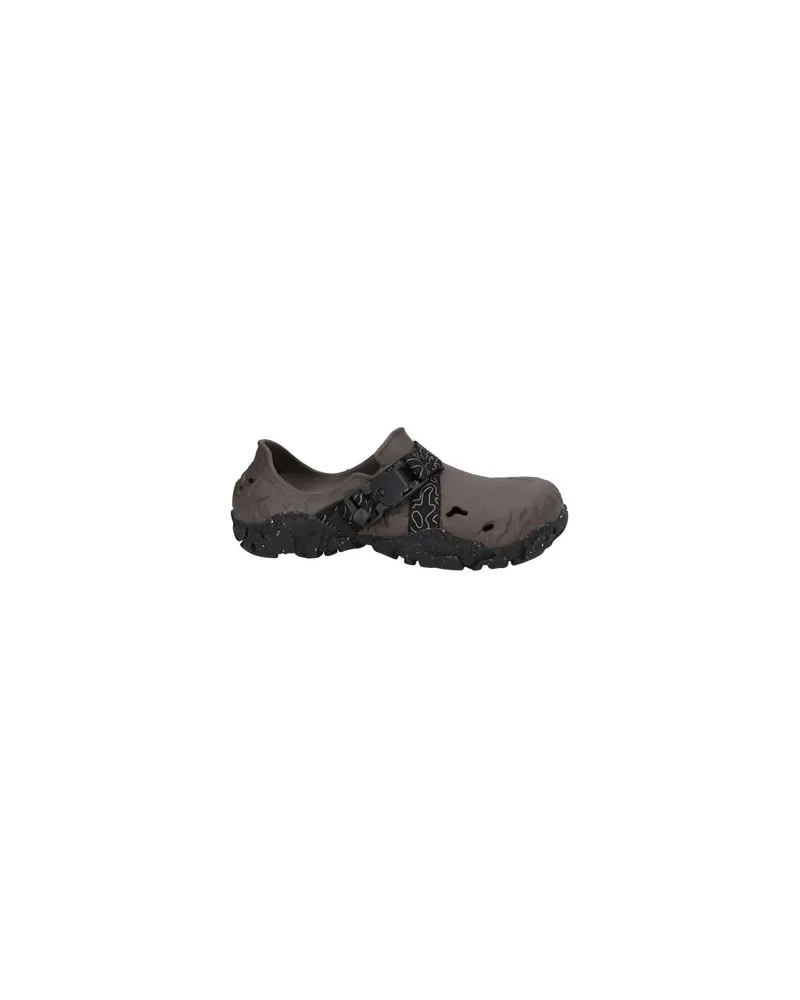 Crocs SCHUHE - Mules & Clogsauf YOOX.COM Dunkelbraun