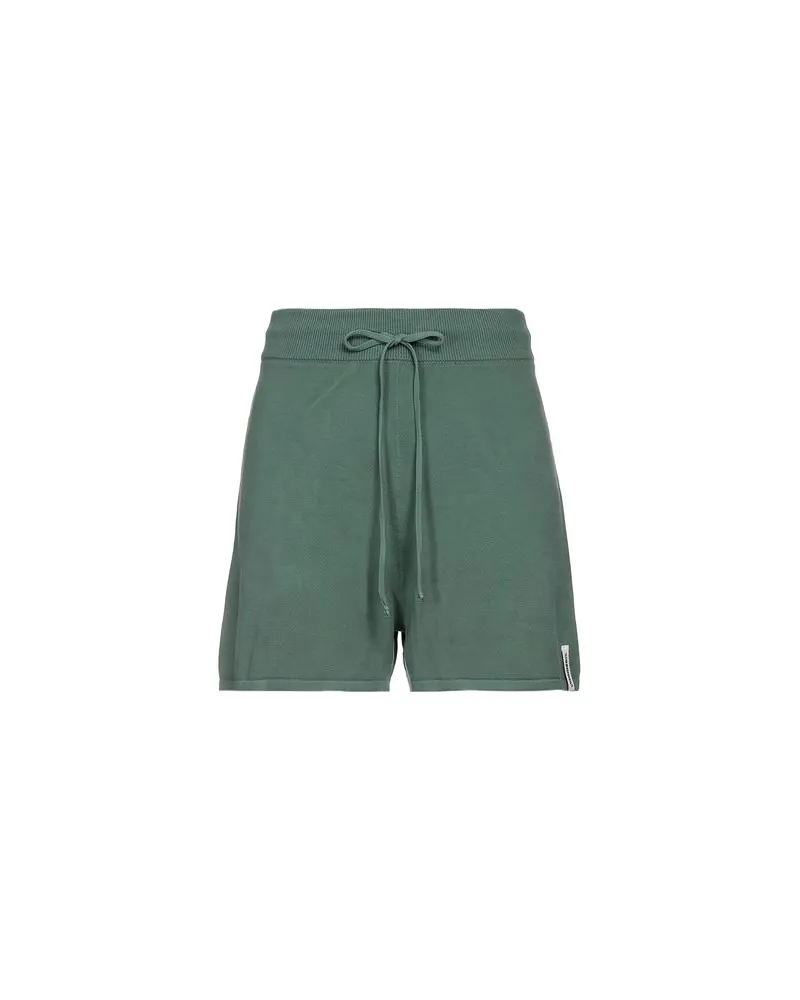 HINNOMINATE HOSEN & RÖCKE - Shorts & Bermudashortsauf YOOX.COM Grün