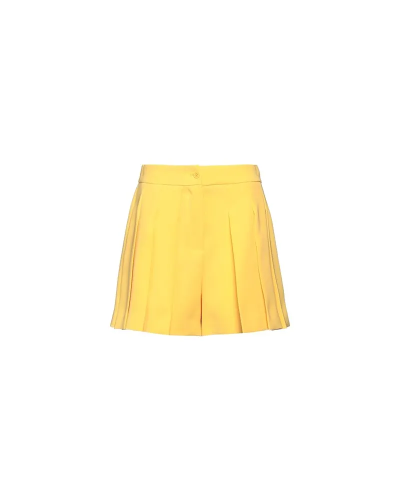 Moschino HOSEN & RÖCKE - Shorts & Bermudashortsauf YOOX.COM Gelb