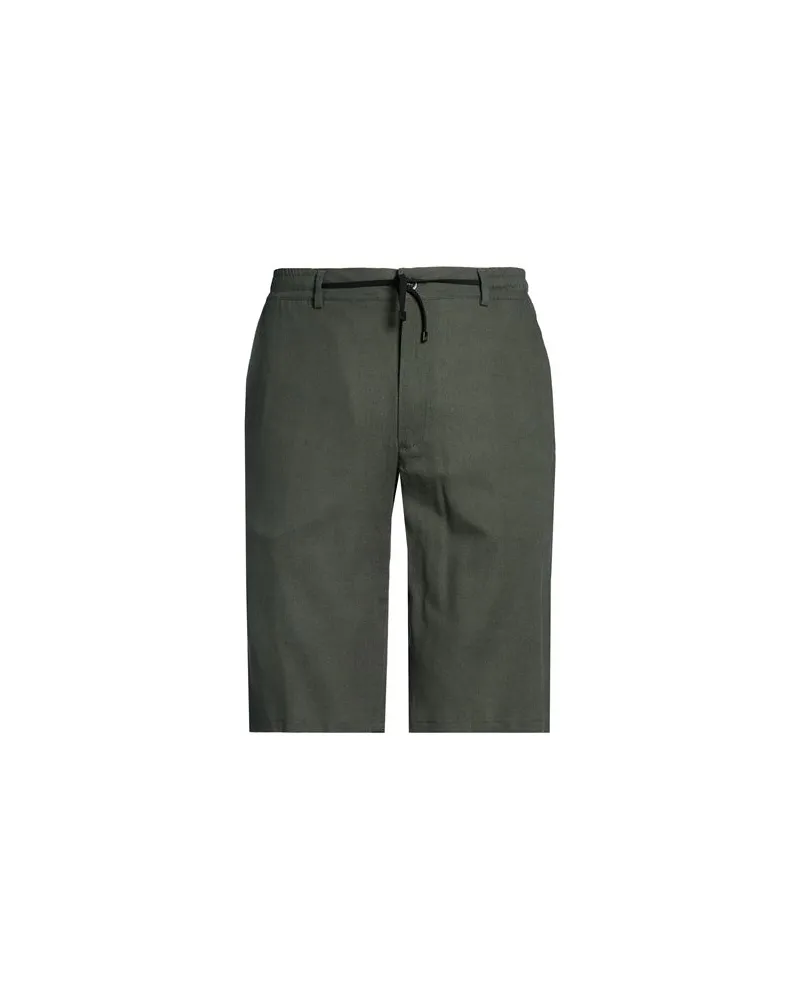 CRUNA HOSEN & RÖCKE - Shorts & Bermudashortsauf YOOX.COM Grün