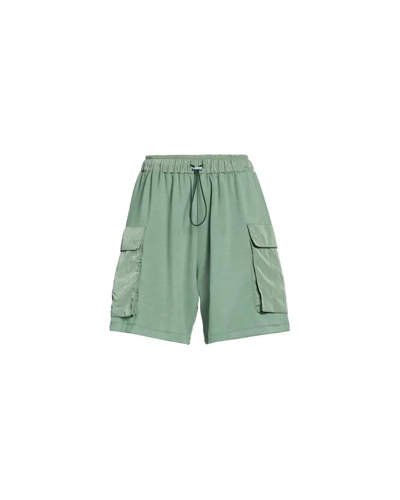 HINNOMINATE HOSEN & RÖCKE - Shorts & Bermudashortsauf YOOX.COM Salbeigrün