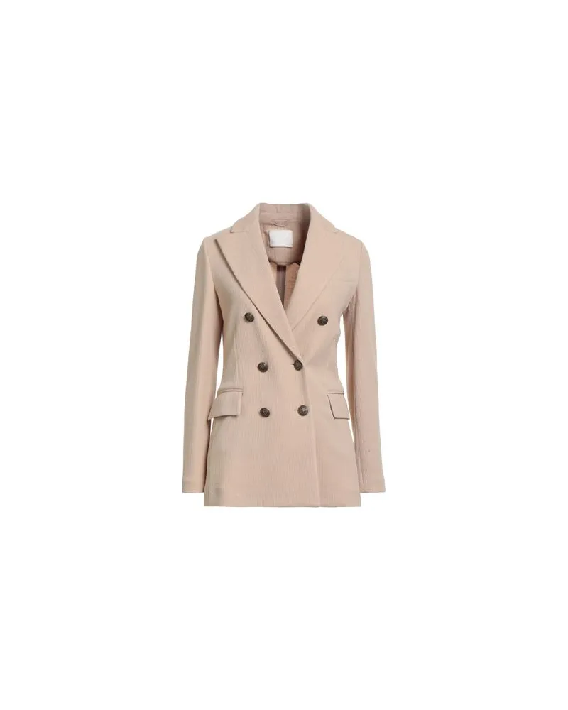 CIRCOLO 1901 ANZÜGE und CO-ORDS - Blazersauf YOOX.COM Beige