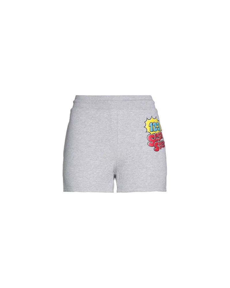 Moschino HOSEN & RÖCKE - Shorts & Bermudashortsauf YOOX.COM Hellgrau