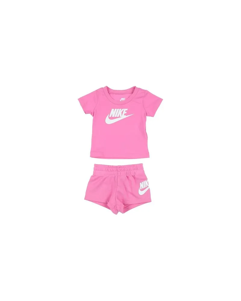 Nike CLUB TEE & SHORT SET  - NEUGEBORENE - Babykleidung-Setsauf YOOX.COM Fuchsia
