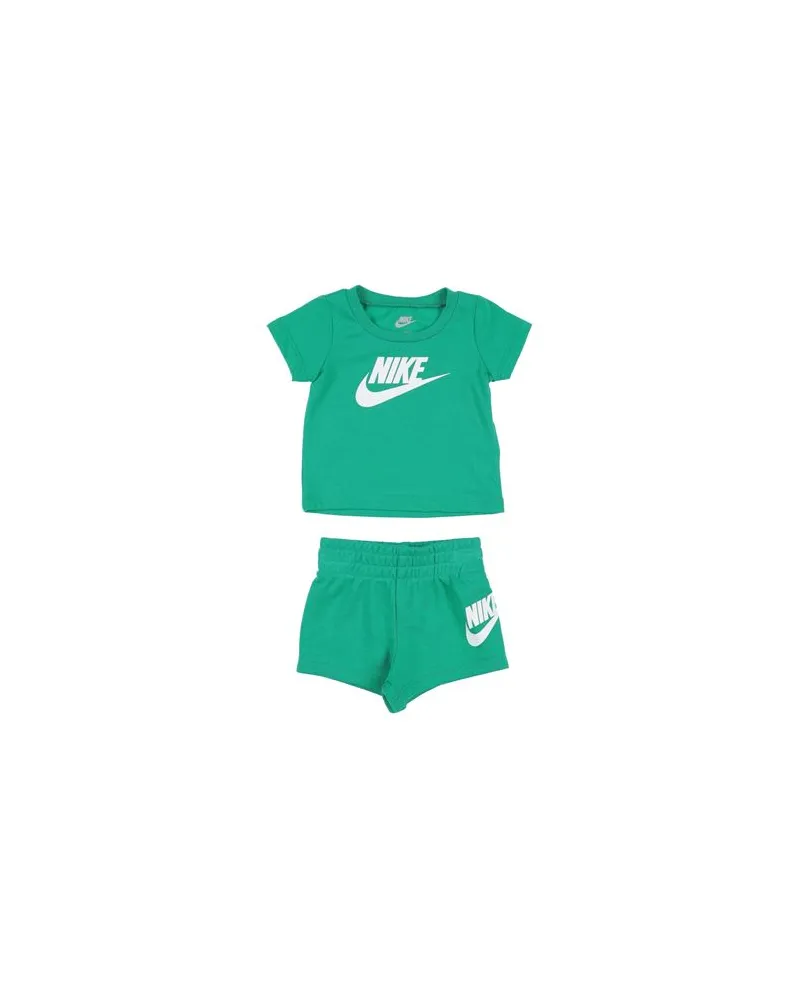 Nike CLUB TEE & SHORT SET  - NEUGEBORENE - Babykleidung-Setsauf YOOX.COM Grün