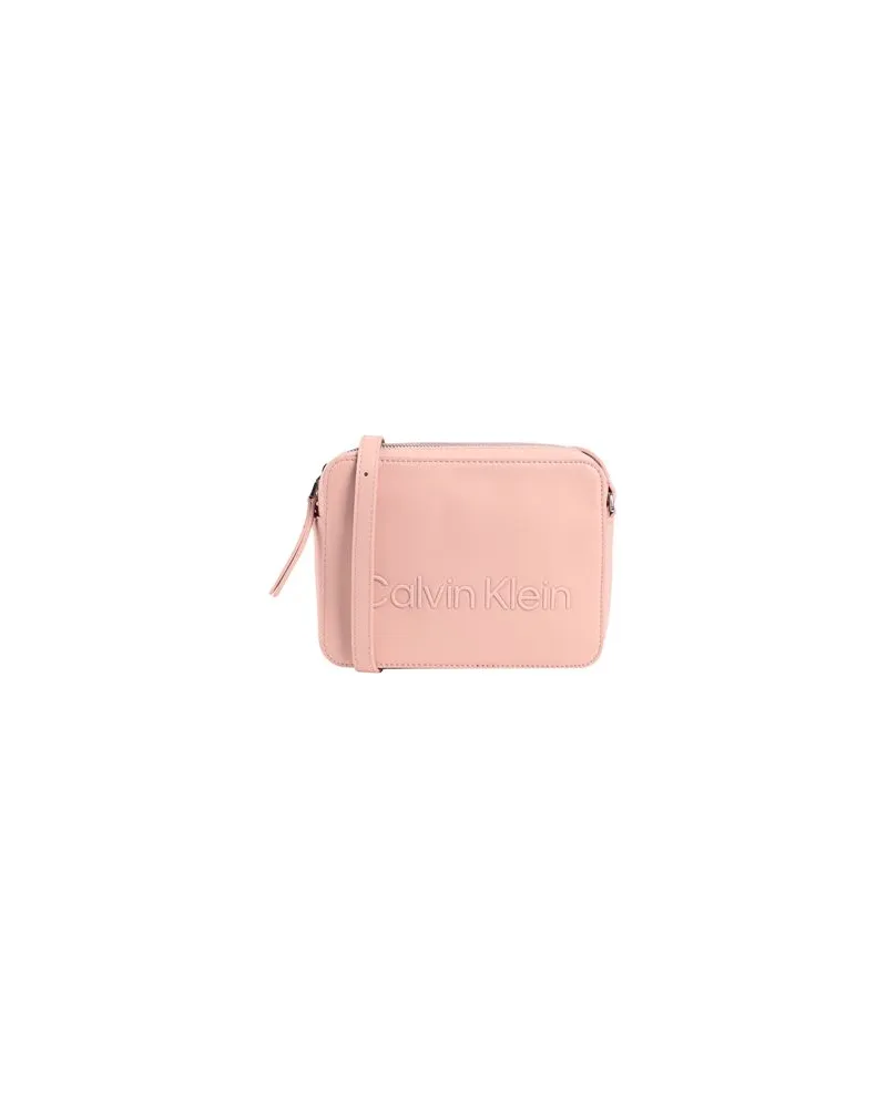 Calvin Klein TASCHEN - Umhängetascheauf YOOX.COM Hellrosa