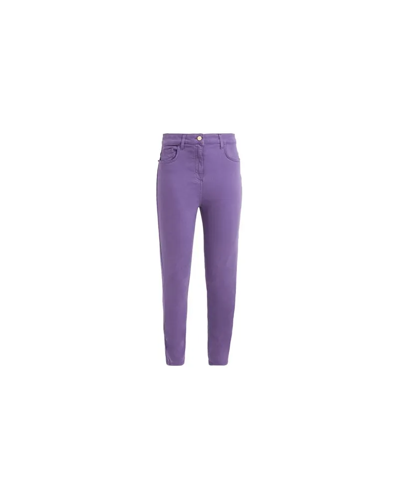 Elisabetta Franchi HOSEN & RÖCKE - Jeanshosenauf YOOX.COM Violett