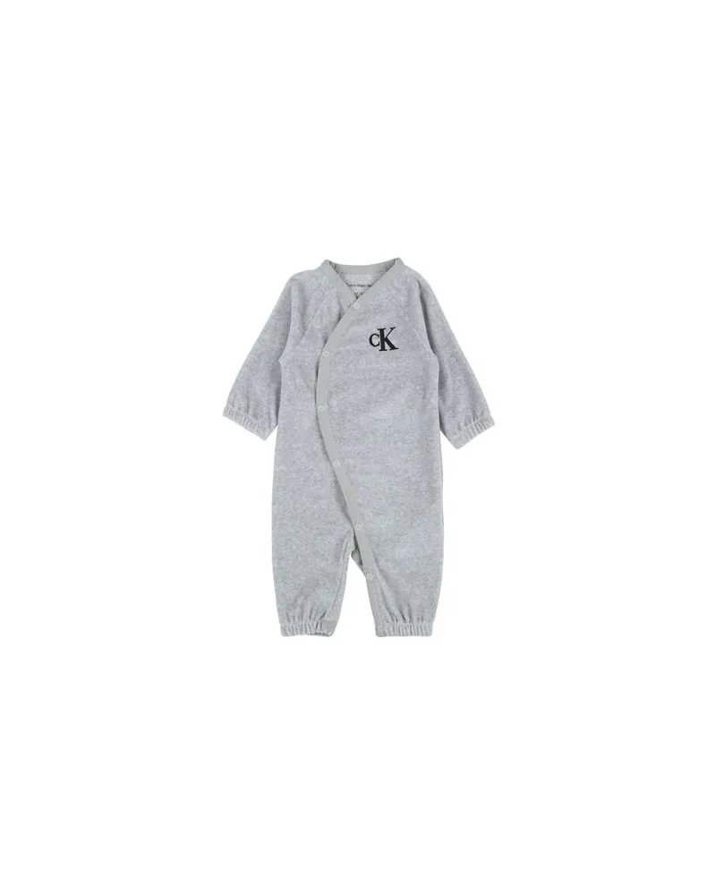 Calvin Klein NEUGEBORENE - Babystrampler & -Latzhoseauf YOOX.COM Hellgrau