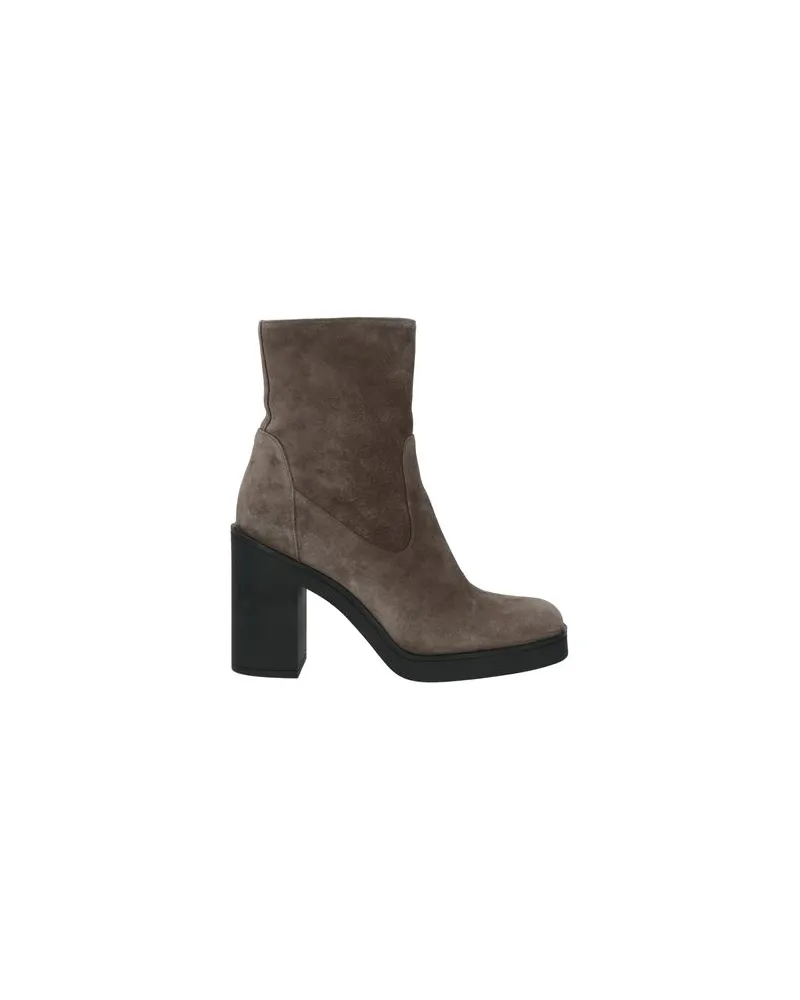 Stuart Weitzman SCHUHE - Stiefelettenauf YOOX.COM Braungrau