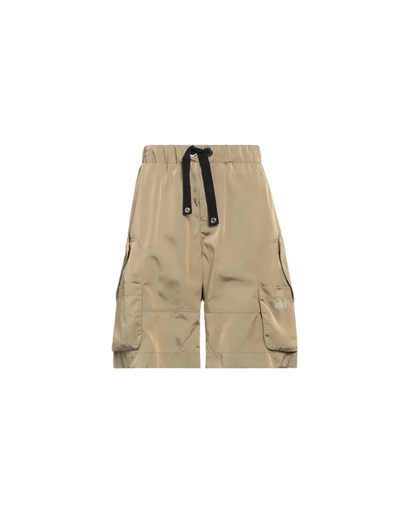 Versace HOSEN & RÖCKE - Shorts & Bermudashortsauf YOOX.COM Kamel