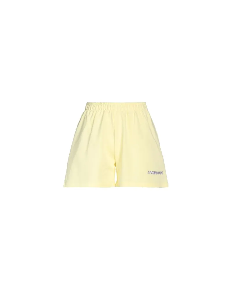 LIVINCOOL HOSEN & RÖCKE - Shorts & Bermudashortsauf YOOX.COM Pastellgelb