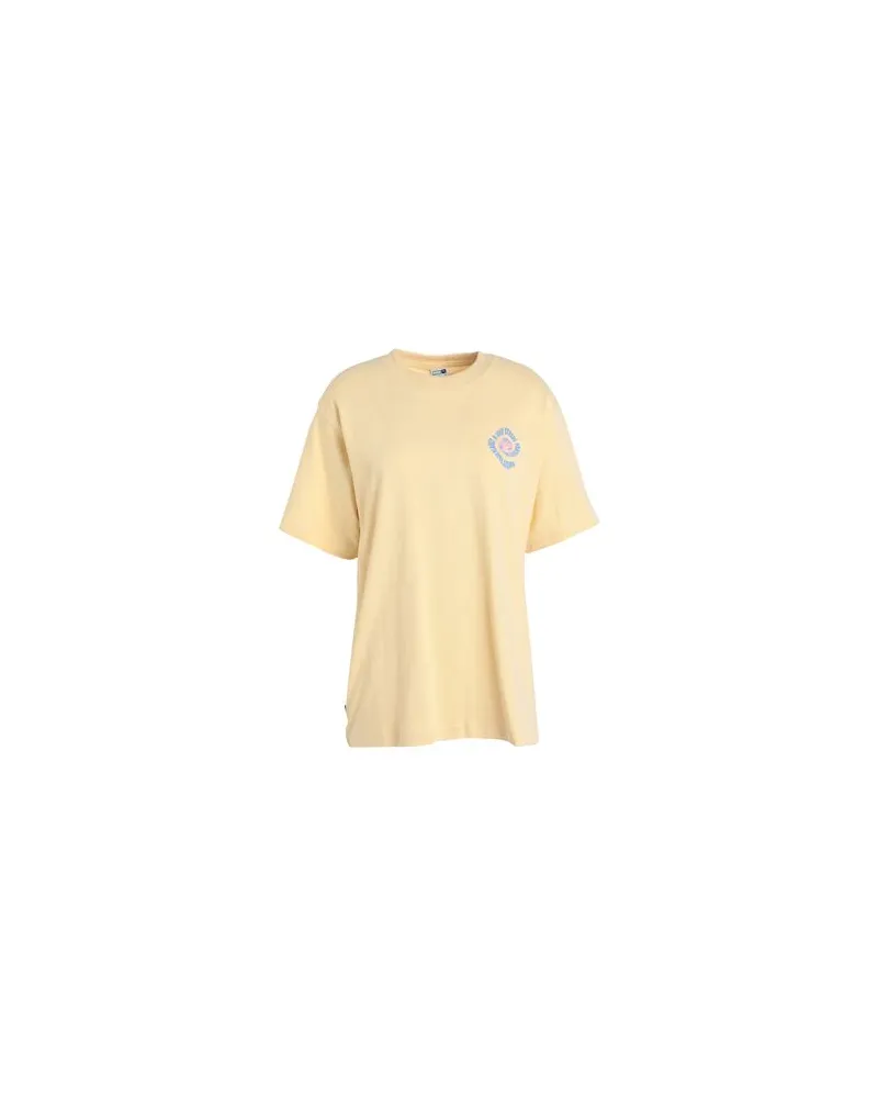 Puma DOWNTOWN Relaxed Graphic Tee  - TOPS - T-shirtsauf YOOX.COM Pastellgelb