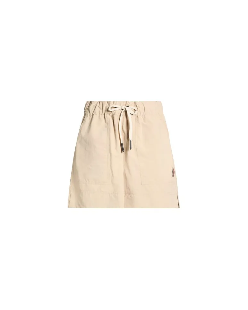 Moncler HOSEN & RÖCKE - Shorts & Bermudashortsauf YOOX.COM Beige