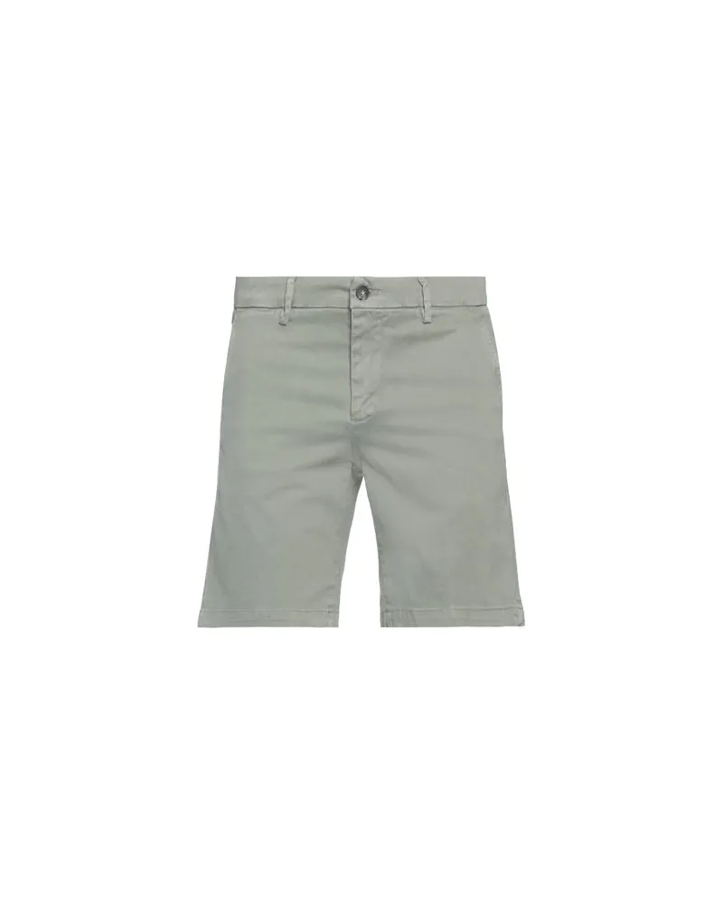 MP Massimo Piombo HOSEN & RÖCKE - Shorts & Bermudashortsauf YOOX.COM Salbeigrün
