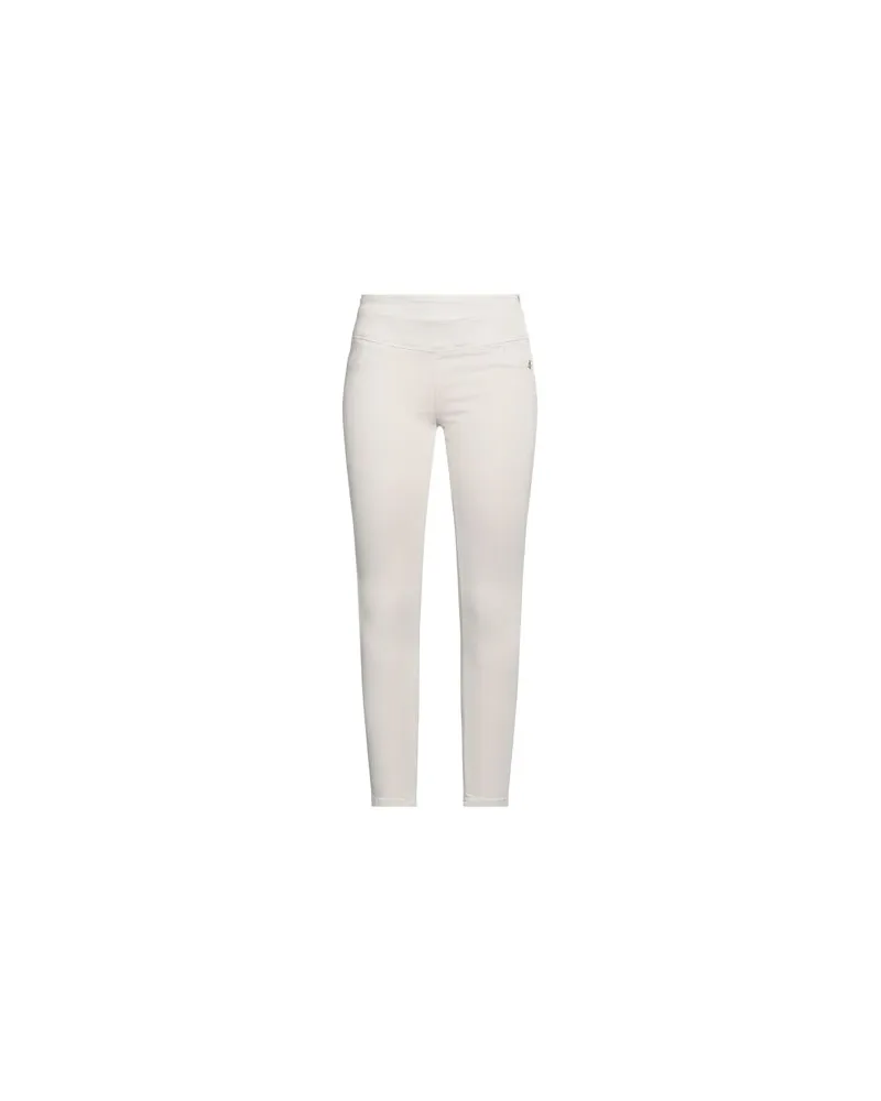 Patrizia Pepe HOSEN & RÖCKE - Jeanshosenauf YOOX.COM Hellgrau
