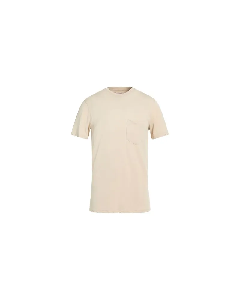 Guess TOPS - T-shirtsauf YOOX.COM Beige