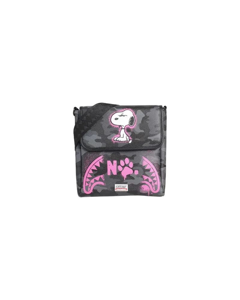 Sprayground X PEANUTS  PEANUTS SNOOPY PINK STENCIL MESSENGER SLING  - TASCHEN - Umhängetascheauf YOOX.COM Schwarz