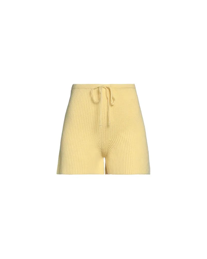 SOLOTRE HOSEN & RÖCKE - Shorts & Bermudashortsauf YOOX.COM Pastellgelb