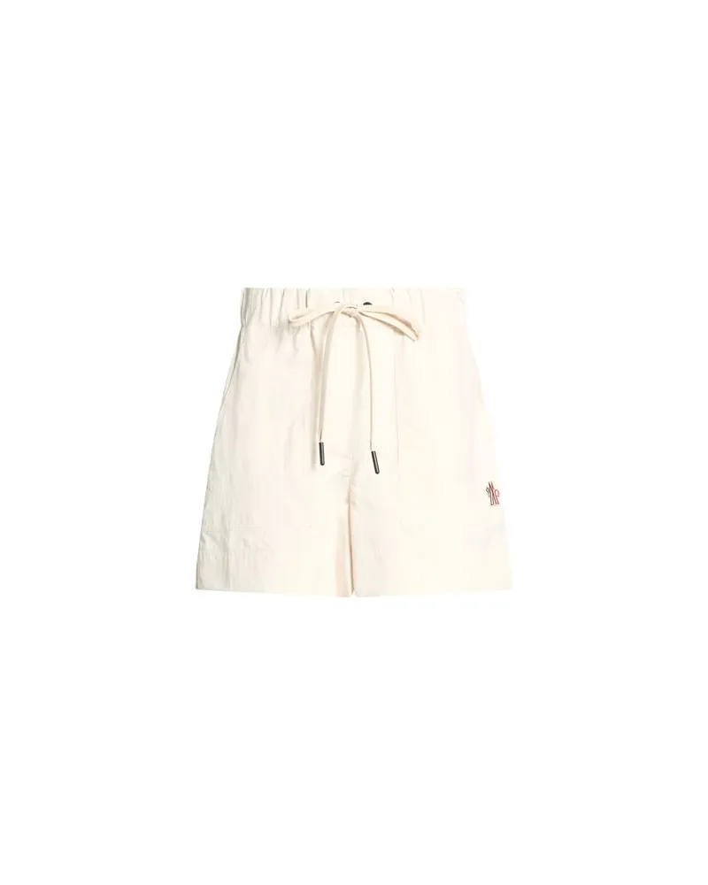 Moncler HOSEN & RÖCKE - Shorts & Bermudashortsauf YOOX.COM Cremeweiß